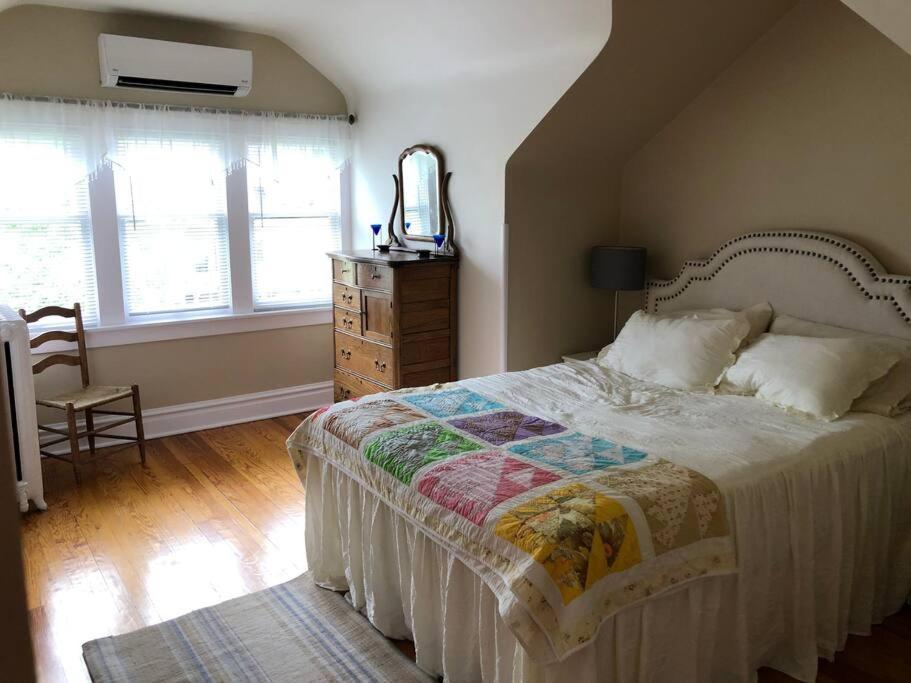 New! Apartment In Historic Mansion. Location! Views! DEN Eksteriør billede