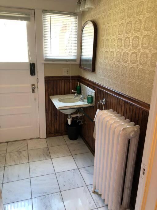 New! Apartment In Historic Mansion. Location! Views! DEN Eksteriør billede